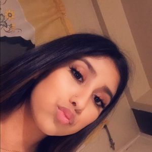 Meet your Posher, Juliana